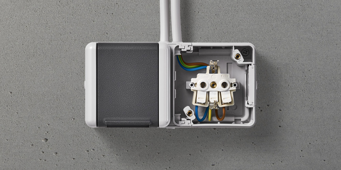 Doppelsteckdose mit Trennsteg bei AG Elektrofachbetrieb in Asbach